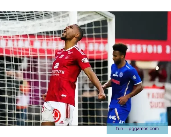 穆涅法甲客场精彩头球建功助球队锁定胜利